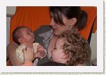 25 - 01 Amandoi la mami in brate * 640 x 428 * (55KB)